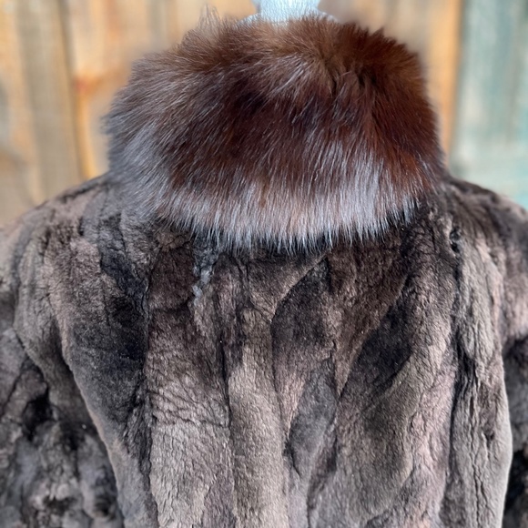 Vintage Fur size Small.  No flaws.  Thick, Soft and supple. - Picture 2 of 8
